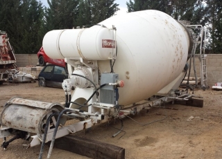 Bombo de hormigonera completo, con toma de fuerza, deposito, para instalar sobre chasis de camión.
Marca Baryval de 8m3