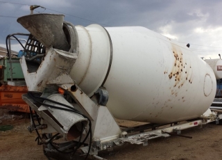 Bombo de hormigonera completo, con toma de fuerza, deposito, para instalar sobre chasis de camión.
Marca Baryval de 8m3