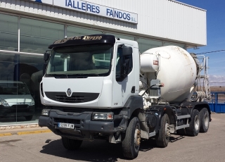 Hormigonera Renault Kerax 370.32, Dxi, motor Volvo, 8x4, año 2006, con bombo Baryval de 8m3.