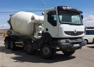 Hormigonera Renault Kerax 370.32, Dxi, motor Volvo, 8x4, año 2006, con bombo Baryval de 8m3.