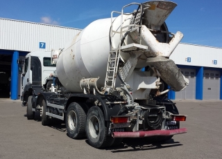 Concrete mixer  Renault Kerax 370.32, Dxi, Volvo engine, 8x4, year 2006, Baryval of 8m3.