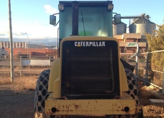 Rulo compactador marca Caterpillar modelo CS-593D, de 15tn, del año 2001, con 10.300 horas. En muy buen estado.