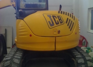 JCB 8080ZTS, del año 2007, 4800 horas, con 3 cazos y martillo, cadenas de goma.