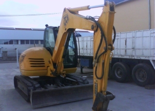 JCB 8080ZTS, del año 2007, 4800 horas, con 3 cazos y martillo, cadenas de goma.