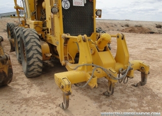 Motoniveladora Caterpilar 12 G, con ripper trasero y pala delantera, con pocas horas de uso.  VENDIDA