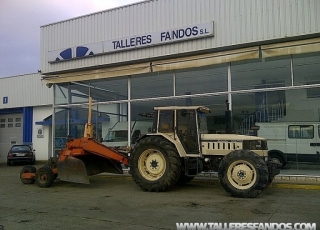 Trailla Laser marca Los Antonios, modelo Cuello de Cisne, ensanchable a 4 metros, año 1998, con:
Tractor Lamborghini, modelo 1506, de 140CV, doble tracción, 4777 horas, año 1990.