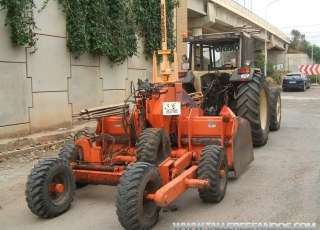 Trailla Laser marca Los Antonios, modelo Cuello de Cisne, ensanchable a 4 metros, año 1998, con:
Tractor Lamborghini, modelo 1506, de 140CV, doble tracción, 4777 horas, año 1990.