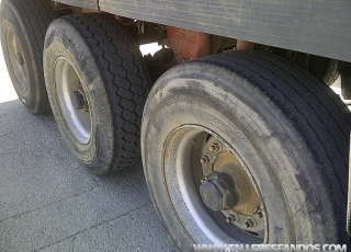 Tipper trailer, steel, 3 axel, air suspension, axle lift, drump brakes, tyres 80%. Year 2004
1.35x2.3x7.7= 24m3