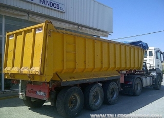 Tipper trailer, steel, 3 axel, air suspension, axle lift, drump brakes, tyres 80%. Year 2004
1.35x2.3x7.7= 24m3