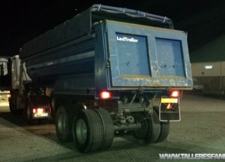 Bañera basculante marca Gontrailer, de 2 ejes de ballesta, año 1998, especial tractoras 4x4 y 6x4.