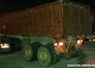 Tipper trailer brand Leciñena, 2 axels, spring suspension, year 1996, especial for tractors 4x4 y 6x4.