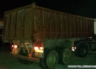 Tipper trailer brand Leciñena, 2 axels, spring suspension, year 1996, especial for tractors 4x4 y 6x4.