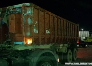 Tipper trailer brand Leciñena, 2 axels, spring suspension, year 1996, especial for tractors 4x4 y 6x4.