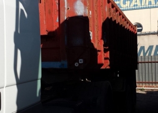 Tipper trailer brand Leciñena, 2 axels, spring suspension, year 1996, especial for tractors 4x4 y 6x4.