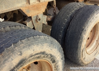 Tipper trailer brand Leciñena, 2 axels, spring suspension, year 1996, especial for tractors 4x4 y 6x4.