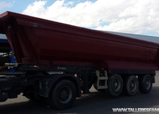 Tipper trailer of 3 axels, pneumatic suspension, drum brakes.