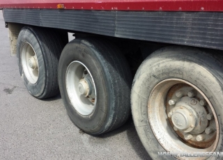 Tipper trailer of 3 axels, pneumatic suspension, drum brakes.