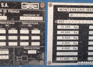 Bañera basculante marca Montenegro, de 3 ejes de ballesta, el primero elevable. año 2003