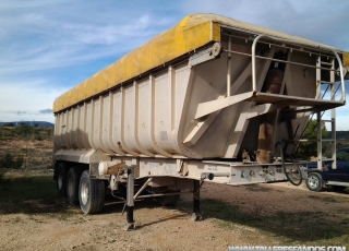 Bañera de aluminio de 3 ejes con toldo, chasis reforzado.