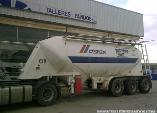 Cement tank of aluminium brand Hermans, drum brakes, air suspension, capacity 31m3, year 1997.