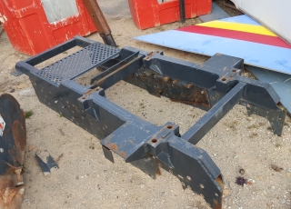 Soporte para montaje de grúa en cabeza tractora IVECO.