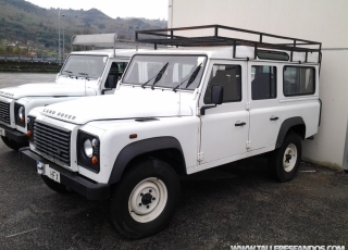 42 unidades todoterreno Land Rover Defender, 4x4, manuales, año 2011, casi nuevos, con 7 plazas 120CV, 2.400cc, diesel. 