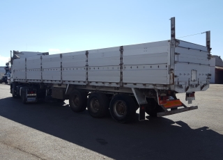 Tipper trailer of 3 axels, spring suspension, drum brakes.