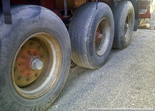 Tauliner Lecitrailer, de 3 ejes de ballesta, del año 1990