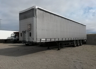 Semiremolque de lonas correderas marca Schmitz CargoBull de 3 ejes, del año 2005, con techo corredero nuevo, frenos de disco y suspensión neumática.
Medidas: 13.55x2.48x2.78m