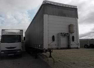 Semiremolque de lonas correderas marca Schmitz CargoBull de 3 ejes, del año 2005, con techo corredero nuevo, frenos de disco y suspensión neumática.
Medidas: 13.55x2.48x2.78m