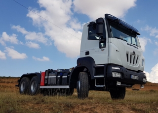 New IVECO ASTRA HD9 64.45, 6x4 of 450cv, Euro 6 with manual gearbox.