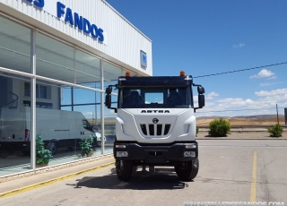 Nuevo IVECO ASTRA HD9 64.50, 6x4 de 500cv, Euro 6 con cambio manual.  - Cruise control
- Rejillas protección faros delanteros
- Aire acondicionado
- Visera 
- Gancho de maniobra trasero
- Espejos calefactados y telecomandados
- Asiento con suspensión neumática y ajuste lumbar.
- ABS
-Ventana trasera cabina
-Luces rotativas
-Deposito de Ad-Blue y filtro calefactados