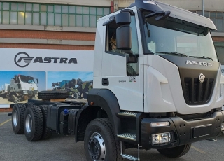 New IVECO ASTRA HD9 64.50, 6x4 of 500cv, Euro 6 with manual gearbox.