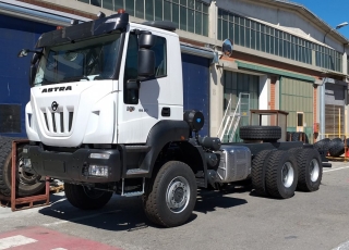 New IVECO ASTRA HD9 66.50, 6x6 of 500cv, Euro 6 with manual gearbox.