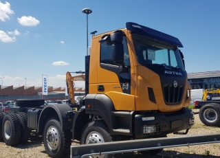 15 unidades nuevas ASTRA HHD9 86.48. 8x6, 480cv, Euro 3.
Motor Iveco Cursor 13 automáticos con intarder.
Versión HHD9, Heavy Heavy Duty de 3 metros de anchura, hasta 63Tn de GVW y una GCW de 250Tn.