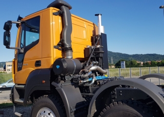 15 new units ASTRA HHD9 86.48. 8x6, 480cv, Euro 3.
Iveco Cursor 13 engine, automatics with  intarder.
HHD9 version, Heavy Heavy Duty of 3m width, 63Tn of GVW and a GCW of 250Tn.