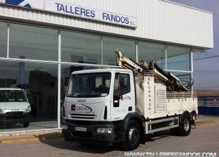 Used Truck IVECO ML180E24K, year 2006, manual, with only 49.209km, good tyres.
Drill rig for drilling tube witness, hammer and helical rod. 
Punches up to 140m deep, is sold with all equipment, pipes, drill bits, wireline. 
Caterpillar engine of 123hp.