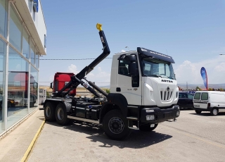 New IVECO ASTRA HD9 64.45, 6x4 of 450cv, Euro 6 with manual gearbox.