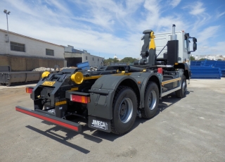 New IVECO ASTRA HD9 64.45, 6x4 of 450cv, Euro 6 with manual gearbox.