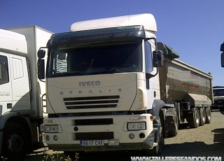 Tractora IVECO AT440S35TP manual con intarder y equipo hidraulico.  Bañera de basculante de Aluminio de 3 ejes.  VENDIDO