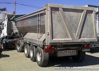 Tractora IVECO AT440S35TP manual con intarder y equipo hidraulico.  Bañera de basculante de Aluminio de 3 ejes.  VENDIDO