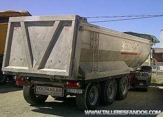 Tractora IVECO AT440S35TP manual con intarder y equipo hidraulico.  Bañera de basculante de Aluminio de 3 ejes.  VENDIDO