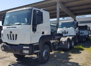 Nueva Tractora  IVECO ASTRA HD9 64.44, 6x4 de 440cv, Euro3 manual con cama.