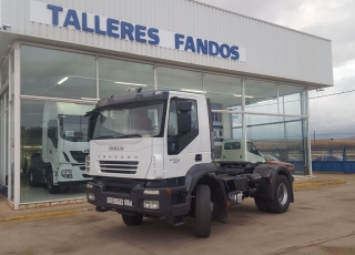 Cabeza tractora de obras IVECO Trakker AD400T41, 4x2, con 399.816km, del año 2007, manual con intarder, equipo hidráulico, cardillas y suspension de ballestas.