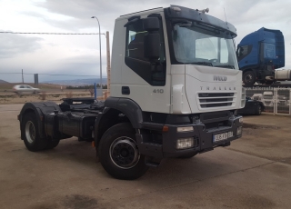 Cabeza tractora de obras IVECO Trakker AD400T41, 4x2, con 399.816km, del año 2007, manual con intarder, equipo hidráulico, cardillas y suspension de ballestas.