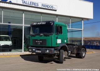 Tractor head MAN 19.414FLT, 4x4, manual gearbox, with bed and 755.200km.