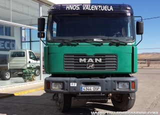 Tractor head MAN 19.414FLT, 4x4, manual gearbox, with bed and 755.200km.