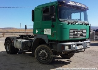 Tractor head MAN 19.414FLT, 4x4, manual gearbox, with bed and 755.200km.