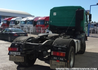 Cabeza tractora MAN 19.414FLT, 4x4, manual , con cama y con 755.200km