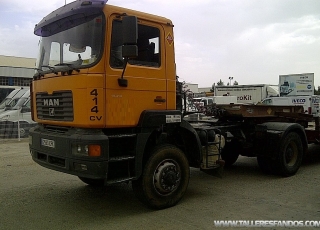 Tractora MAN 19.414 FLT, 4x4, 420CV, con suspensión de ballestas y equipo hidraulico. Fabricación año 2000.